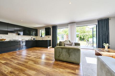 32 Devonshire Road, London, NW7 1LL