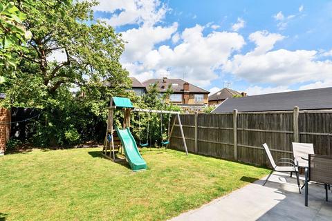 32 Devonshire Road, London, NW7 1LL