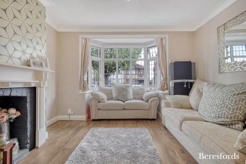 4 bedroom semi-detached house for sale, Highfield Road, Hornchurch, RM12