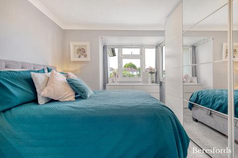 4 bedroom semi-detached house for sale, Highfield Road, Hornchurch, RM12