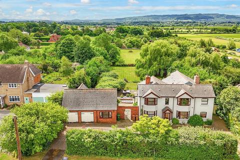 4 bedroom detached house for sale, Evesham Road, Fladbury WR10