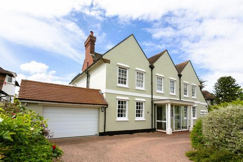 16 Cliff Road, Folkestone, CT20 2JD