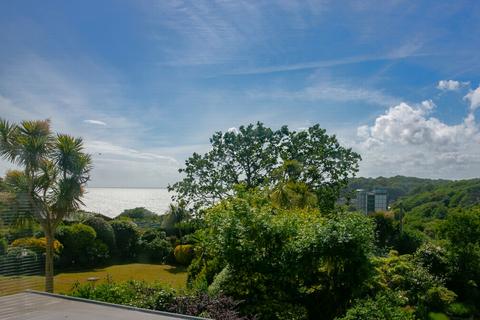 16 Cliff Road, Folkestone, CT20 2JD