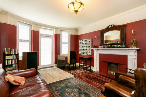 16 Cliff Road, Folkestone, CT20 2JD