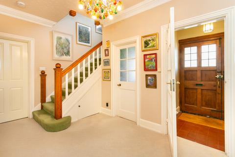 16 Cliff Road, Folkestone, CT20 2JD