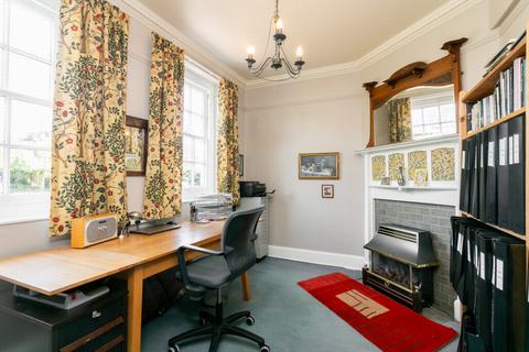 16 Cliff Road, Folkestone, CT20 2JD