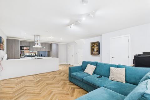 2 bedroom end of terrace house for sale, Field End Road, Ruislip, HA4