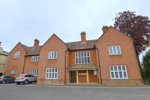 2 bedroom apartment to rent, Red Gables, Trowbridge BA14