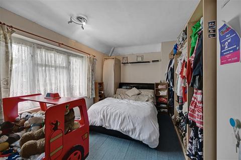 2 bedroom end of terrace house for sale, Babington Road, Dagenham, Essex