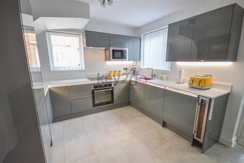 12 Batworth Drive, Sheffield, S5 8XX
