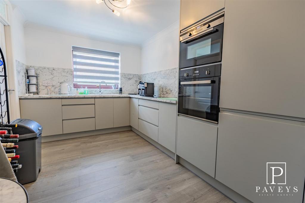 Kitchen breakfast room