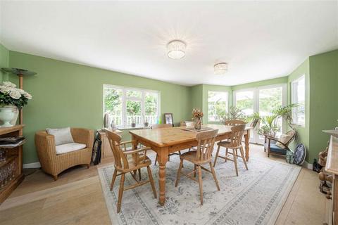 undefined, Park Avenue, Staines-Upon-Thames TW19