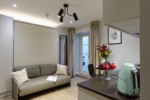 Studio to rent, Emperors Gate, London SW7