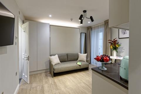 Studio to rent, Emperors Gate, London SW7