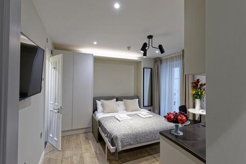 Studio to rent, Emperors Gate, London SW7
