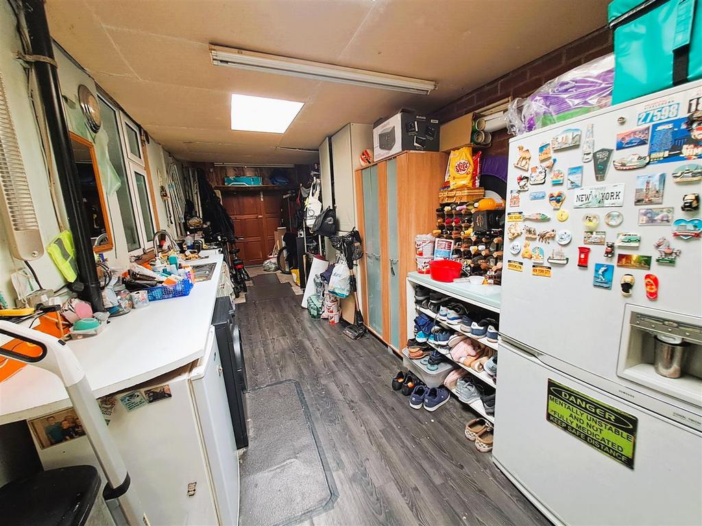 Tandem Side Garage