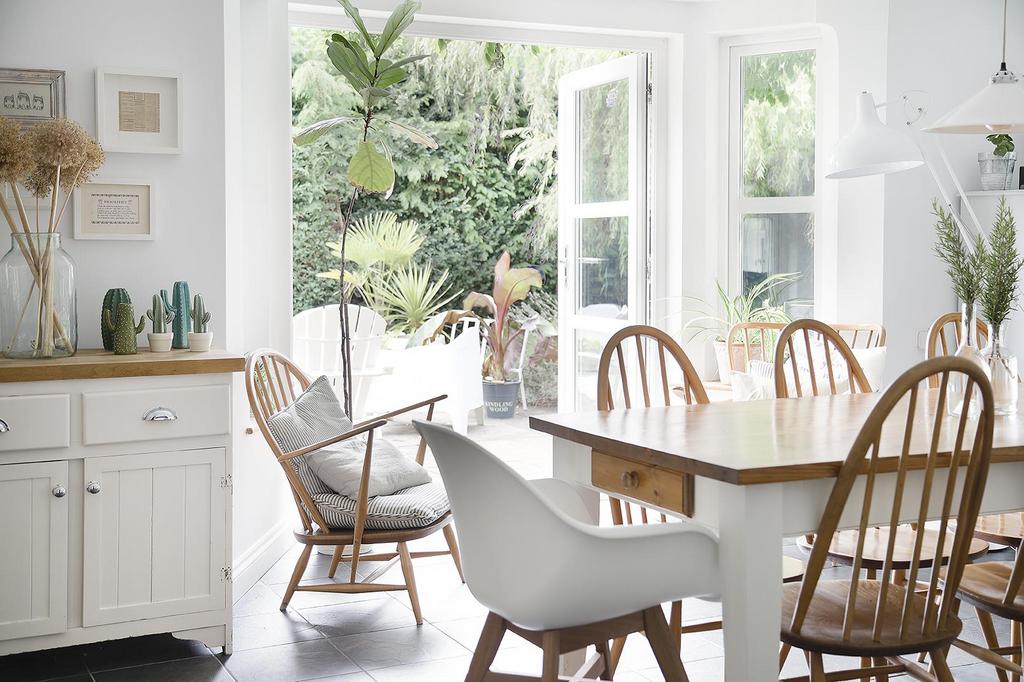 Dining room 02.jpg