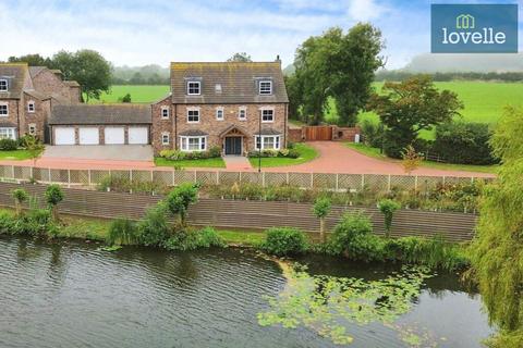 7 Oakfield Lane, Waltham, Grimsby, DN37 0BN