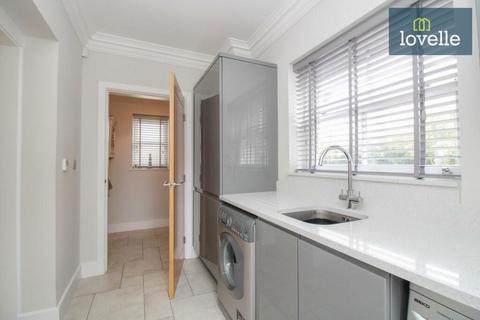 7 Oakfield Lane, Waltham, Grimsby, DN37 0BN