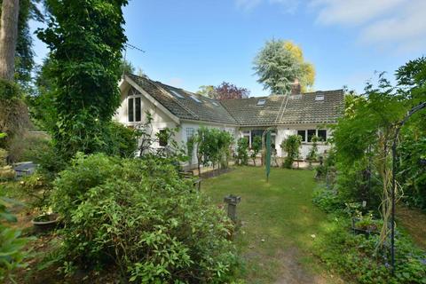 2 bedroom bungalow for sale, Quarry Close, Colehill, BH21 2NR