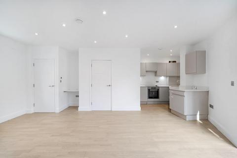 2 bedroom flat for sale, Station Approach, Tadworth KT20
