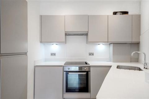 2 bedroom flat for sale, Station Approach, Tadworth KT20