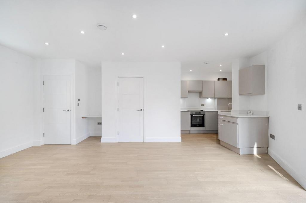 Flat 3, Eagle House - Is EKk Mzh3al F9 UZy WN5k.jpg