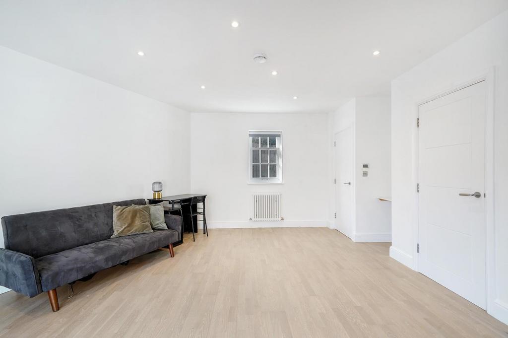 Flat 3, Eagle House - JZw2od Zjd Tv3k Pc Ve COi.jpg