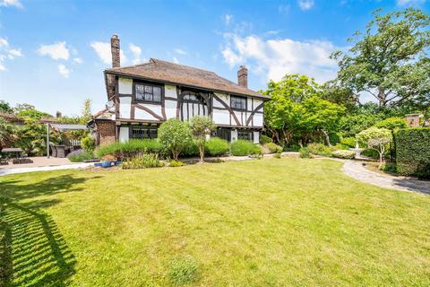 4 bedroom detached house for sale, Woodcote Close, Epsom