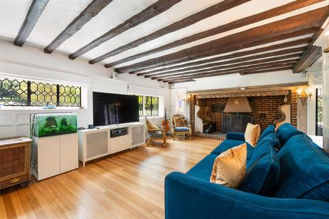 4 bedroom detached house for sale, Woodcote Close, Epsom