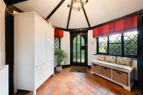4 bedroom detached house for sale, Woodcote Close, Epsom
