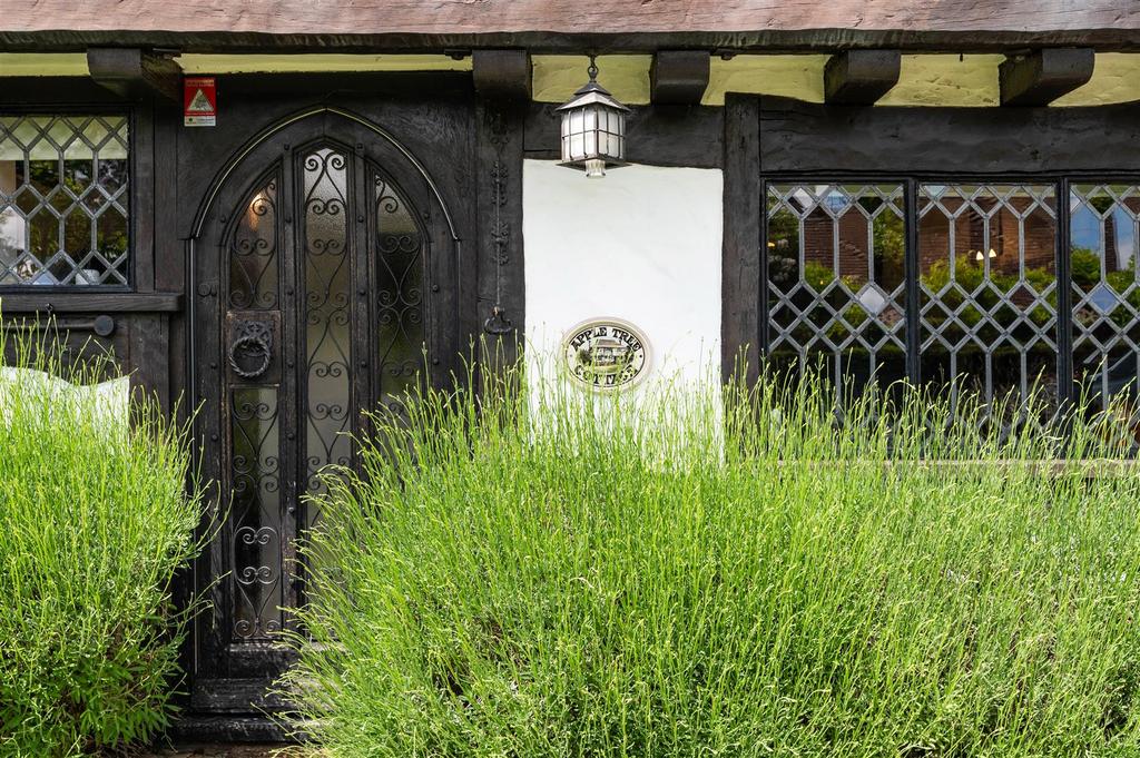 APPLE TREE COTTAGE  (26).jpg