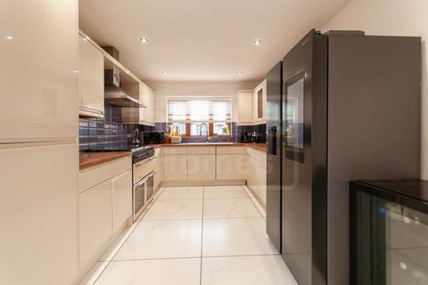 4 bedroom detached house for sale, Graig Newydd, Godrergraig, Swansea