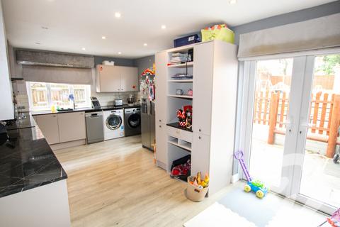 615 Westhorne Avenue, London, SE9 6JX