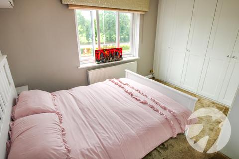 615 Westhorne Avenue, London, SE9 6JX