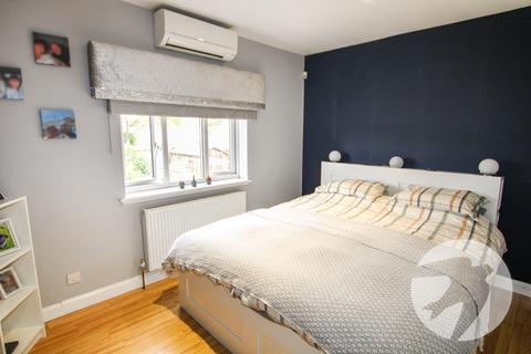 615 Westhorne Avenue, London, SE9 6JX