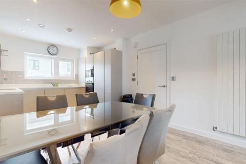 4 bedroom end of terrace house for sale, Stockholm Chase, Milton Keynes MK10