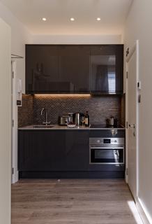 Studio to rent, Linden Gardens, London W2
