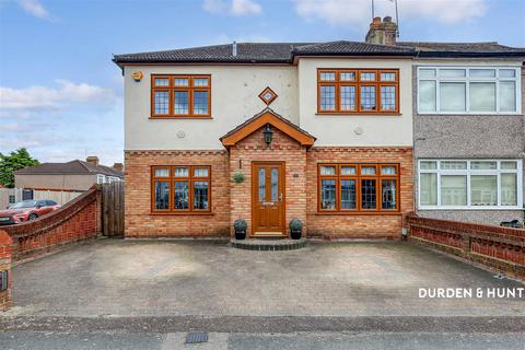 Chestnut Avenue, Hornchurch, RM12