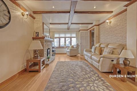 4 bedroom end of terrace house for sale, Chestnut Avenue, Hornchurch, RM12