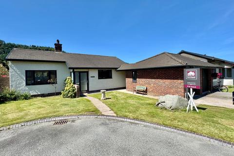 undefined, Llys Y Wennol, Llanrwst