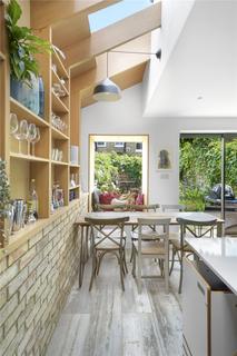 31 Almington Street, London, N4 3BG