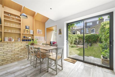 31 Almington Street, London, N4 3BG