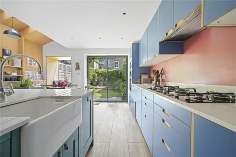 31 Almington Street, London, N4 3BG