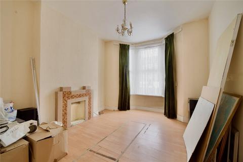4 bedroom end of terrace house for sale, Lawrence Road, London, E13