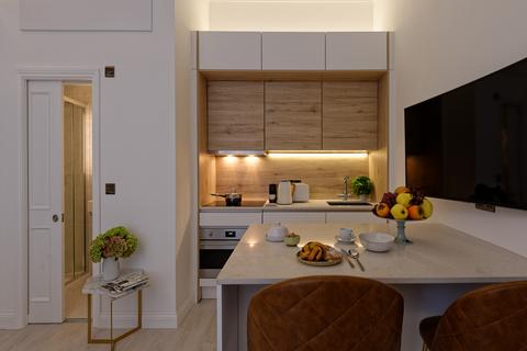 Studio to rent, Linden Gardens, London W2