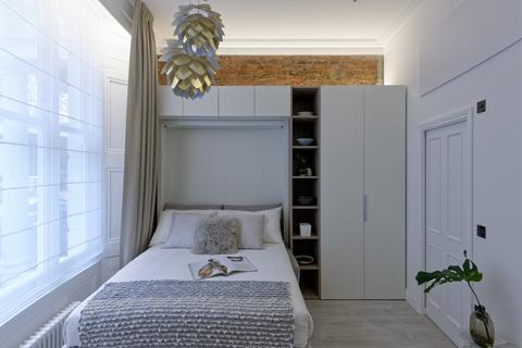 Studio to rent, Linden Gardens, London W2