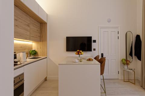Studio to rent, Linden Gardens, London W2