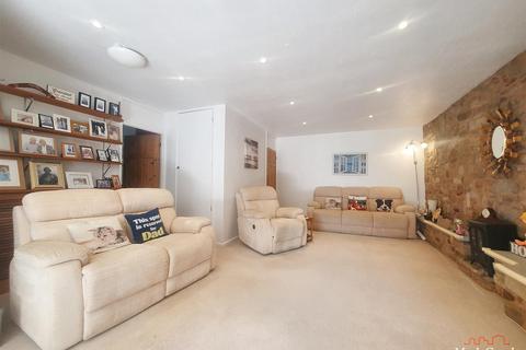 undefined, Woodlands Way, Horsham RH13