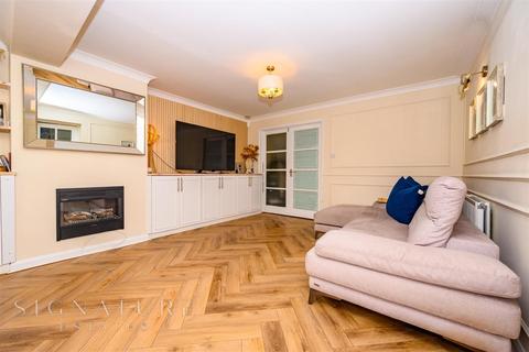 21 Berkeley Close, Abbots Langley, WD5 0XB